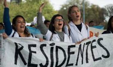 SAN LUIS. RESIDENTES MEDICOS DE PARO