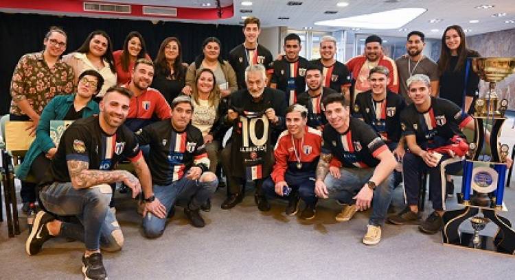 ALBERTO RECIBIÓ A LOS CAMPEONES DE EFI JUNIORS Y ANUNCIÓ OBRAS PARA EL CLUB