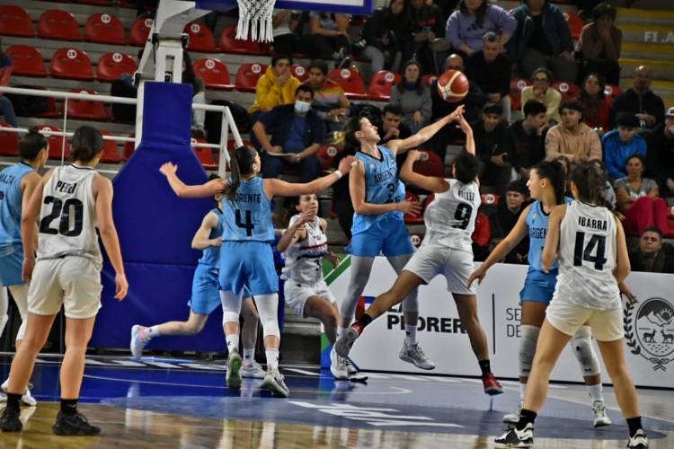 LAS GIGANTES GANARON LA ZONA Y SON SEMIFINALISTAS DEL SUDAMERICANO DE BÁSQUET FEMENINO QUE SE DISPUTA EN LA PROVINCIA DE SAN LUIS