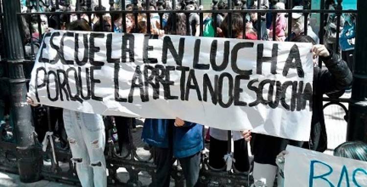 TOMA DE ESCUELAS: PERSECUCIÓN A ESTUDIANTES Y FAMILIAS