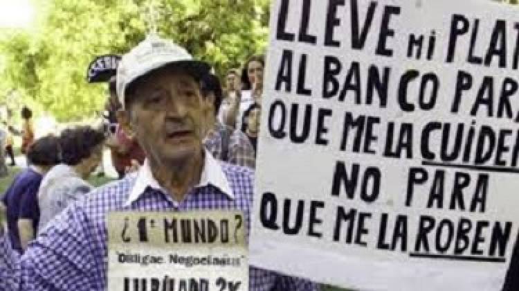 CUIDADO: CAPUTO PIDE QUE LLEVES LOS DOLARES AL BANCO