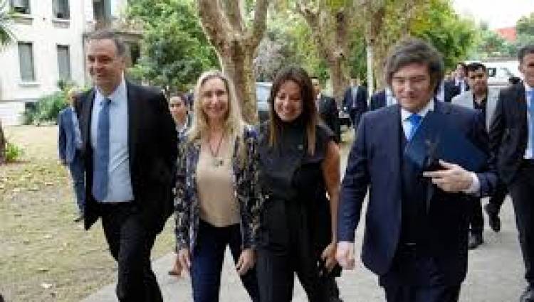 INMOBILIARIA “CON LA TUYA” DE MANUEL ADORNI